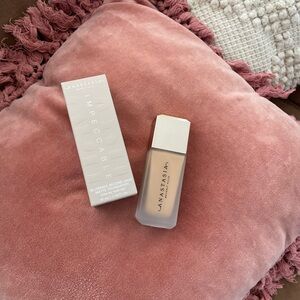 Anastasia Impeccable Blurring Serum in Tan